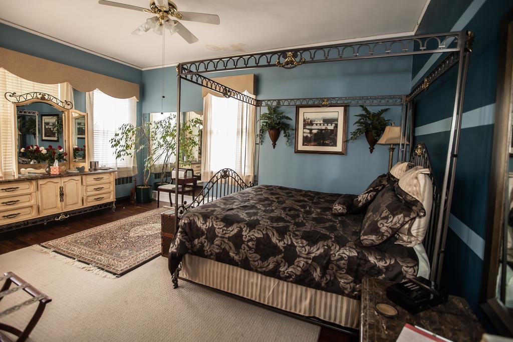 Morehead Manor Bed And Breakfast Durham Exteriör bild